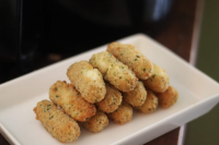 Recipe This | Air Fryer Frozen Mozzarella Sticks image