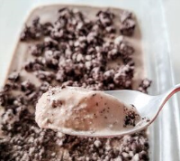Easy Homemade Mint Cookie Ice Cream | Foodtalk image