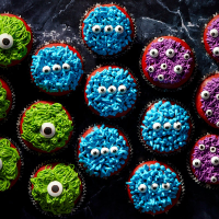 Halloween Monster Cupcakes | Recipes | WW USA image