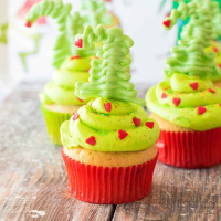 Grinch Cupcakes - Everyday Eileen image