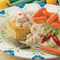 Creamed Chicken in a Basket Recipe: How to Make It image