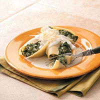 Spinach Stuffed Shells with White Sauce Recipe: How to Make It image