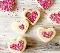 Adorable Valentine Cookie Boxes | Foodtalk image