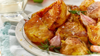 Crispy garlic roast potatoes image