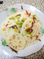Cold onion and lotus root recipe - Simple Chinese Food image