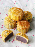 Cantonese-style moon cakes recipe - Simple Chinese Food image