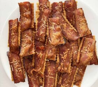 Parmesan Bacon Crackers | Foodtalk image