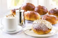 Sweet Buns Recipe With Whipped Cream - Roman Maritozzi con ... image