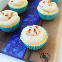 Pancake Cupcakes with Maple Bacon Buttercream Frosting ... image