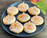 Air Fryer Pumpkin Spice Donuts from 