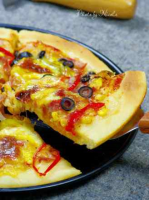 Black Olive Bacon Pizza recipe - Simple Chinese Food image