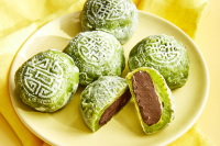 Microwave Bánh Deo (Mochi Mooncakes) with Black Sesame ... image