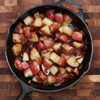 Bacon And Onion Roasted Potatoes Recipe by Tasty image