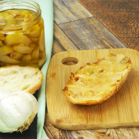 Garlic Confit: the easy and quick garlic condiment recipe image