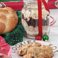Christmas Cookies in a Jar Recipe: How to Make It image