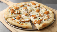 Alfredo Ranch Chicken Finger Pizza | Kraft Heinz Foodservice image