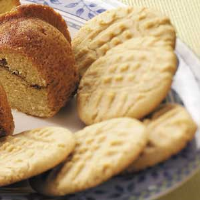 Crisp and Chewy Peanut Butter Cookies Recipe: How to Make It image