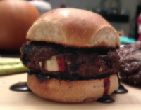 Mozzarella stuffed elk burger, Recipe Petitchef image