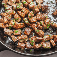 Garlic Butter Steak Bites With Spicy Marinade - Cooking Frog image