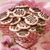 Chocolate-Drizzled Shortbread Recipe: How to Make It image