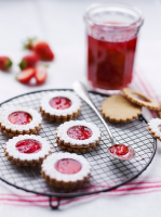 Shortbread sandwich cookies with jam filling recipe | Eat ... image