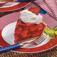 Light Strawberry Gelatin Pie Recipe: How to Make It image