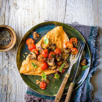 Mushroom & tomato omelette | Healthy Recipe | WW UK image