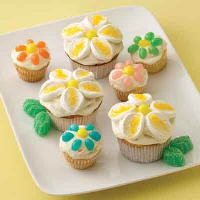 Spring Cupcake Bouquet Recipe | Land O’Lakes image