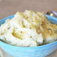 Garlic & Herb Mashed Potatoes Recipe | Land O’Lakes image