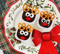 Fun and Easy Christmas Reindeer Pudding Cups Recipe | Foodtalk image