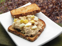 HOW TO MAKE TUNA WITH EGGS MAYO AND RELISH RECIPES