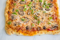 Green Pepper and Mushroom Pizza | Cook Smarts image