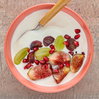 Fall fruit and yogurt breakfast bowls | Recipes | WW USA image