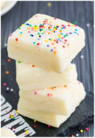 White Chocolate Fudge (2 Ingredients) - CakeWhiz image