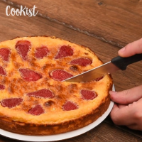 Strawberry Clafoutis: the French recipe - Cookist image