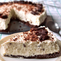 Baileys cheesecake – Irish desserts – No bake cheesecake image