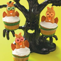 Wide-Eyed Owl Cupcakes Recipe: How to Make It image