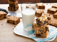 Thick and Chewy Peanut Butter Chocolate Chip Bars ... image