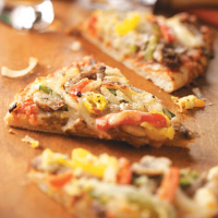 Traditional Philly Cheesesteak Pizza Recipe: How to Make It image