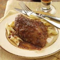 Red, White and Brew Slow-Cooked Chicken Recipe: How to Make It image