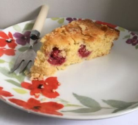 Raspberry and almond cake | BBC Good Food image