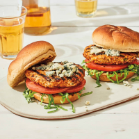 Blue cheese chicken burgers | Recipes | WW USA image
