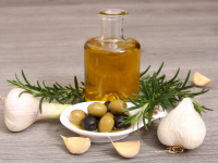 How to Make Garlic Infused Olive Oil | Organic Facts image