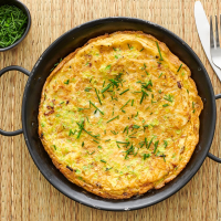 Hash brown and egg skillet breakfast | Recipes | WW USA image