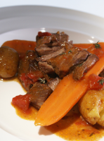 Slow-Cooked Beef with Red Wine | RICARDO image