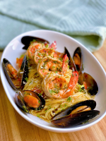 Garlic Butter & White Wine Seafood Pasta image