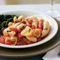 Garlicky Pasta with Fresh Tomatoes and Basil Recipe ... image