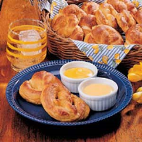 Pretzels with Cheese Dip Recipe: How to Make It image