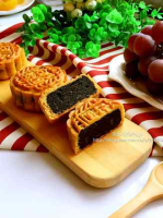 Mooncakes with black sesame filling (80g) recipe - Simple ... image