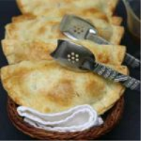 Beef pies and gravy - Food24 image